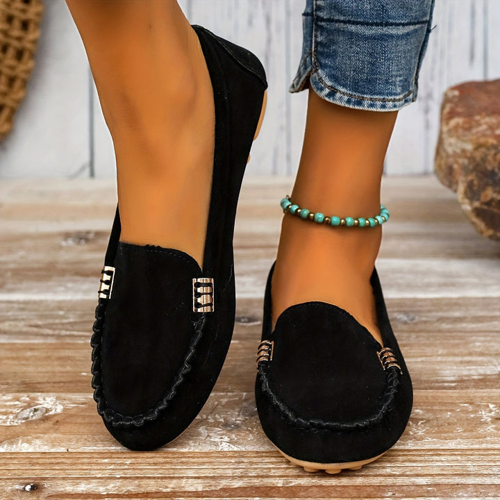 Elegante Wildleder-Loafers mit funkelndem Detail