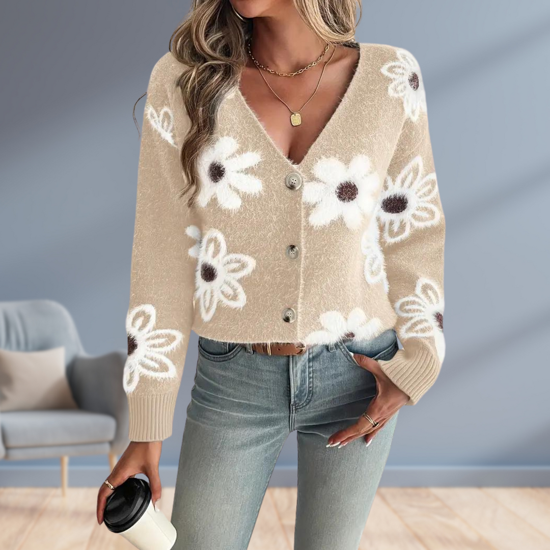 Daisy Dream | Warme Strickjacke mit Blumendetail