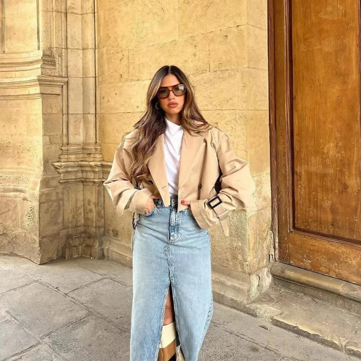 Aria | Kurzer Trenchcoat im modernen Designstil