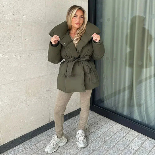 Mara Elegante wattierte Jacke mit Kapuze