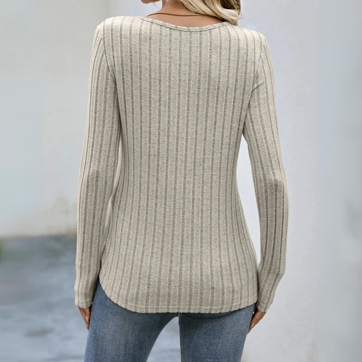 Elise | Rippenpullover mit dekorativen Knopfdetail