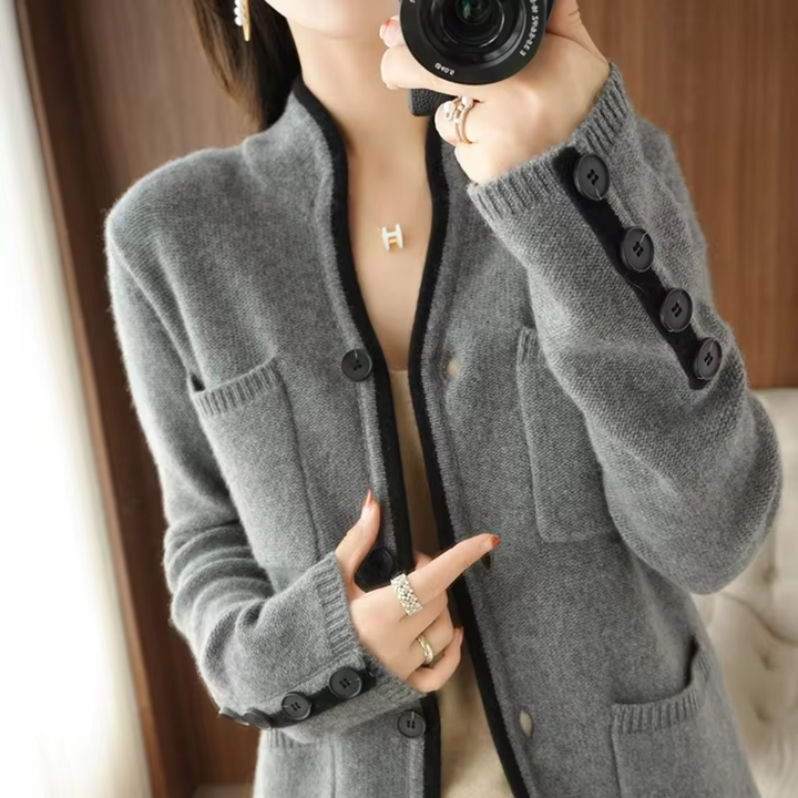 Alexa | Kuschelige Damen-Strickjacke für kalte Tage