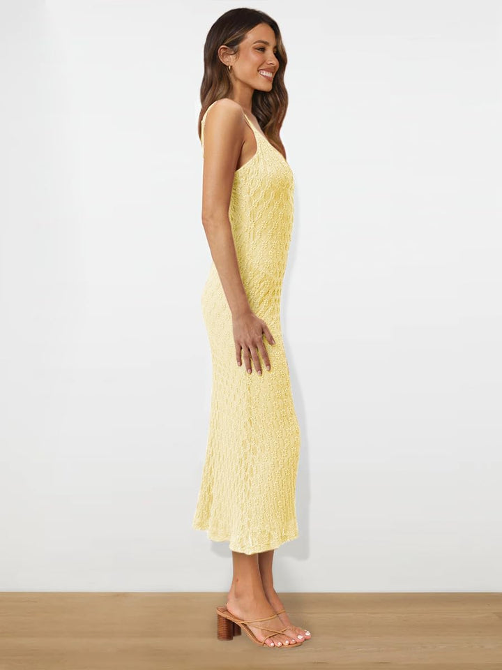 Das Sommerkleid aus leichtem Stoff für warme Tage