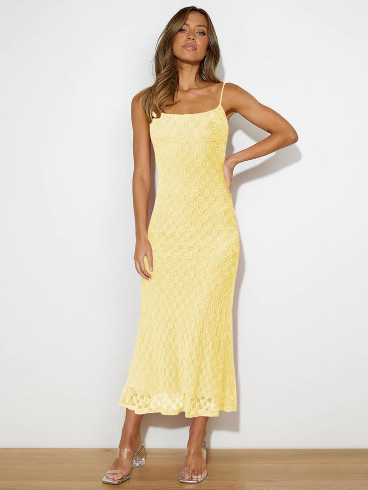 Das Sommerkleid aus leichtem Stoff für warme Tage