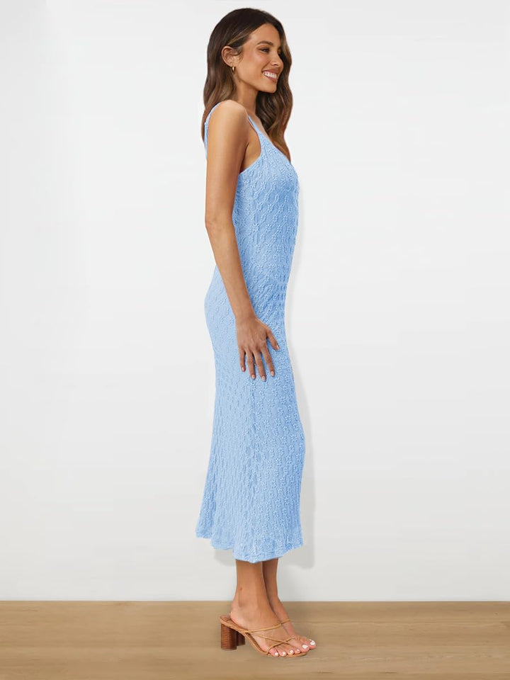 Das Sommerkleid aus leichtem Stoff für warme Tage
