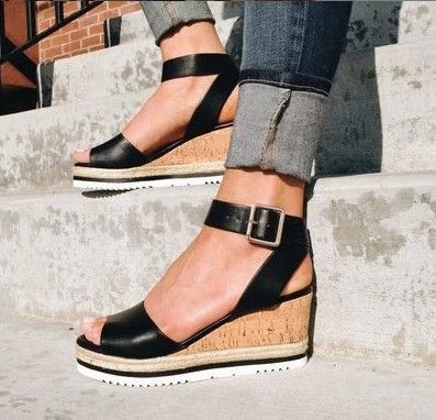 Athena | Sandalen mit Schnallen-Keilabsatz