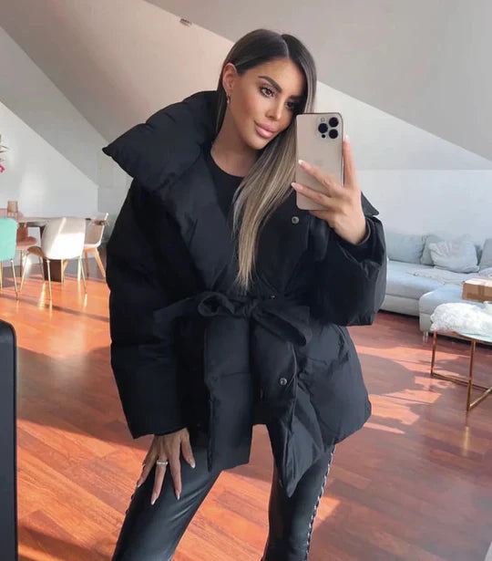 Mara Elegante wattierte Jacke mit Kapuze