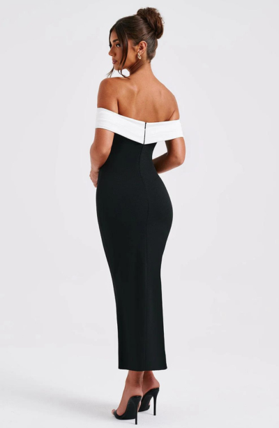 REBECCA | Schulterfreies, tailliertes Kleid