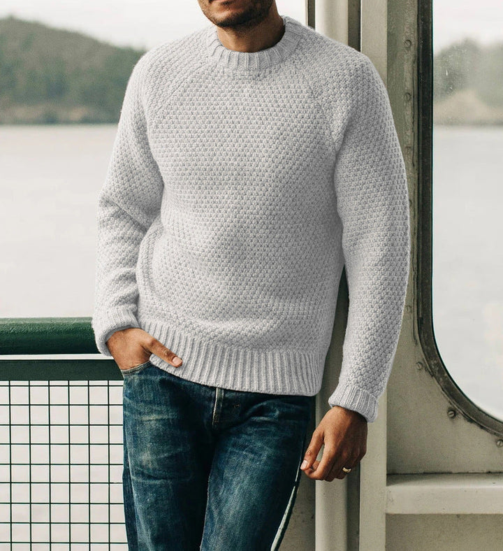 Winterlicher Herrenpullover mit Rundhals und Strickstruktur