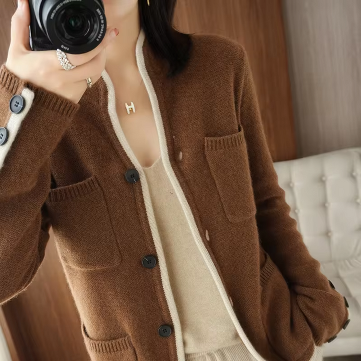 Alexa | Kuschelige Damen-Strickjacke für kalte Tage