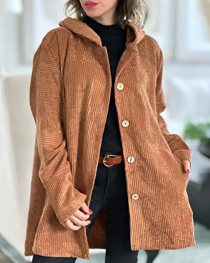 Gefütterte Kordjacke mit Kapuze für kalte Tage