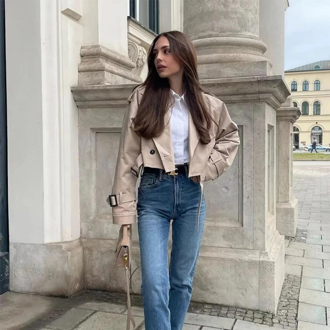 Aria | Kurzer Trenchcoat im modernen Designstil