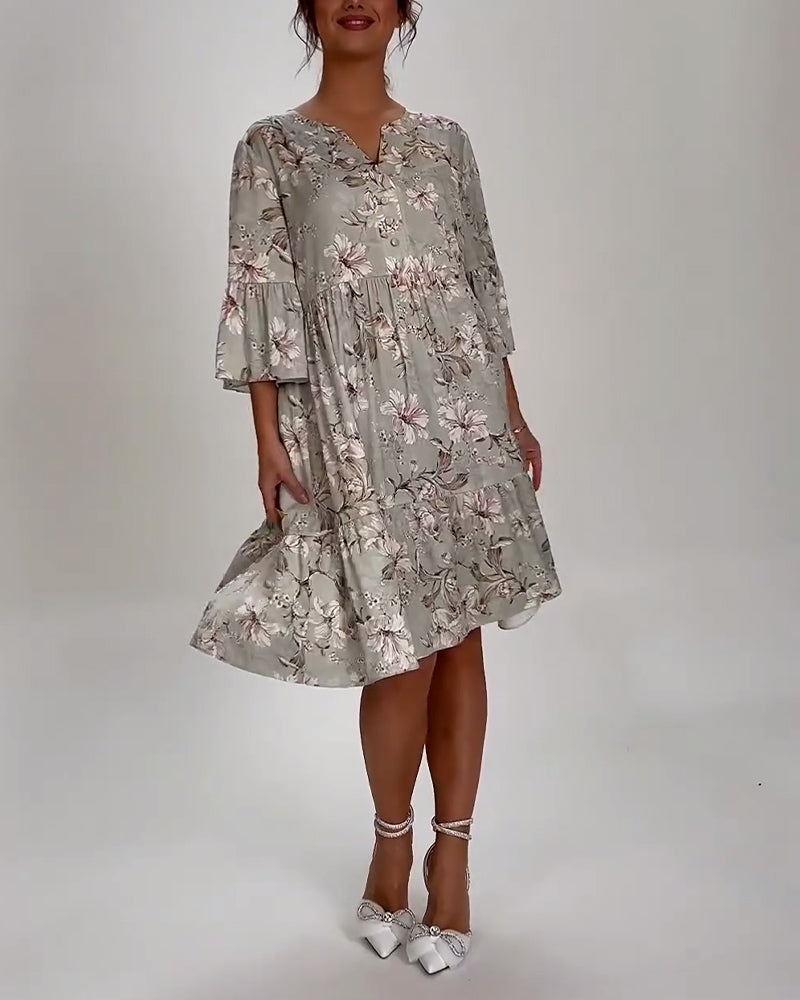Blumenkleid mit Glockenärmeln und Farbvielfalt