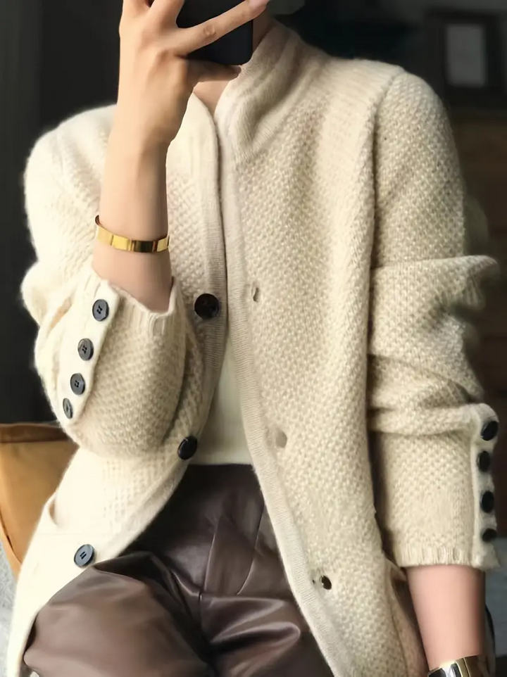 Felicia | Zeitlose Strickjacke für jeden Anlass