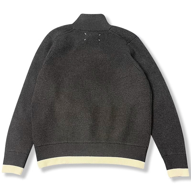 Warme Strickjacke mit Reißverschluss und hohem Rollkragen