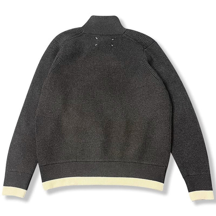 Warme Strickjacke mit Reißverschluss und hohem Rollkragen