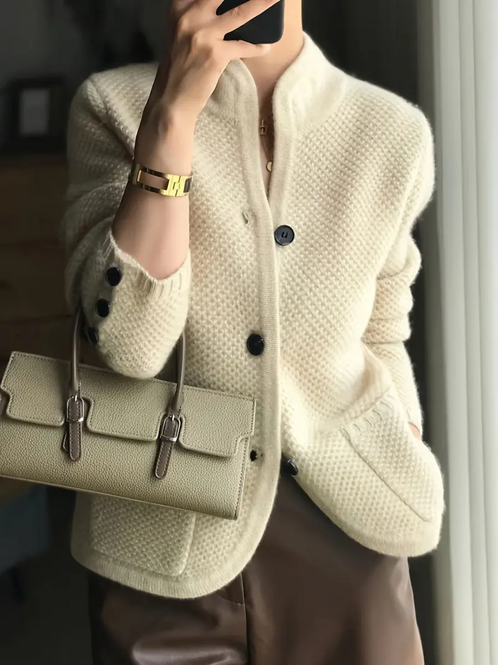 Felicia | Zeitlose Strickjacke für jeden Anlass