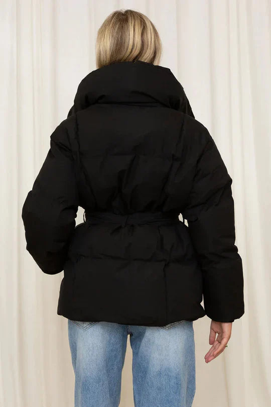 Mara Elegante wattierte Jacke mit Kapuze