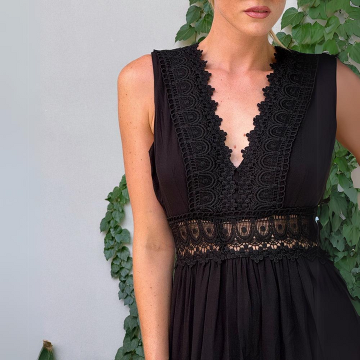 Cecelia | Kleid mit V-Ausschnitt und Spitzendetails