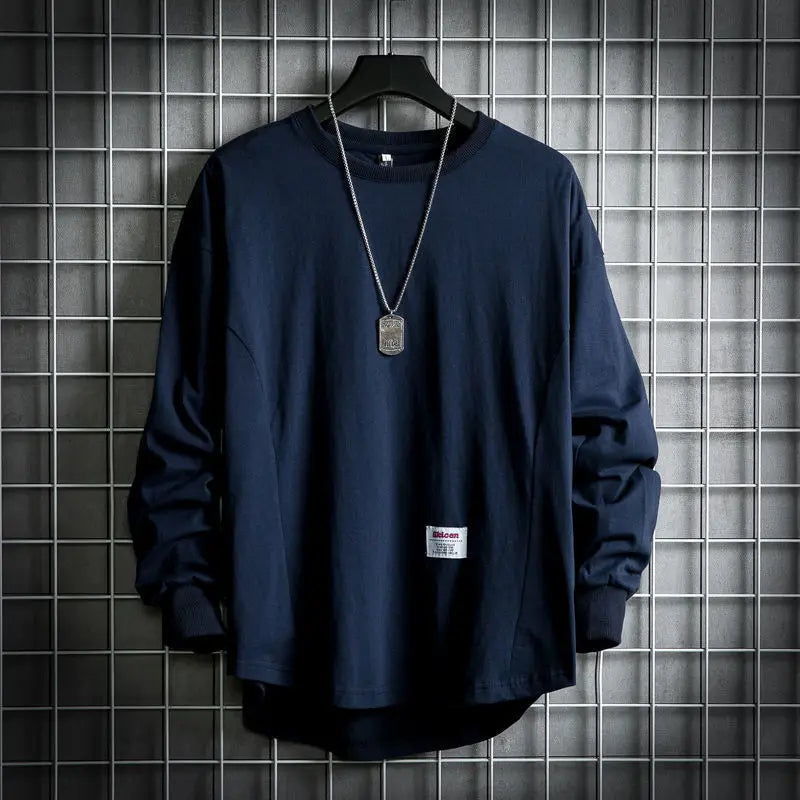 Jakob Pullover mit fallendem Saum und Komfort