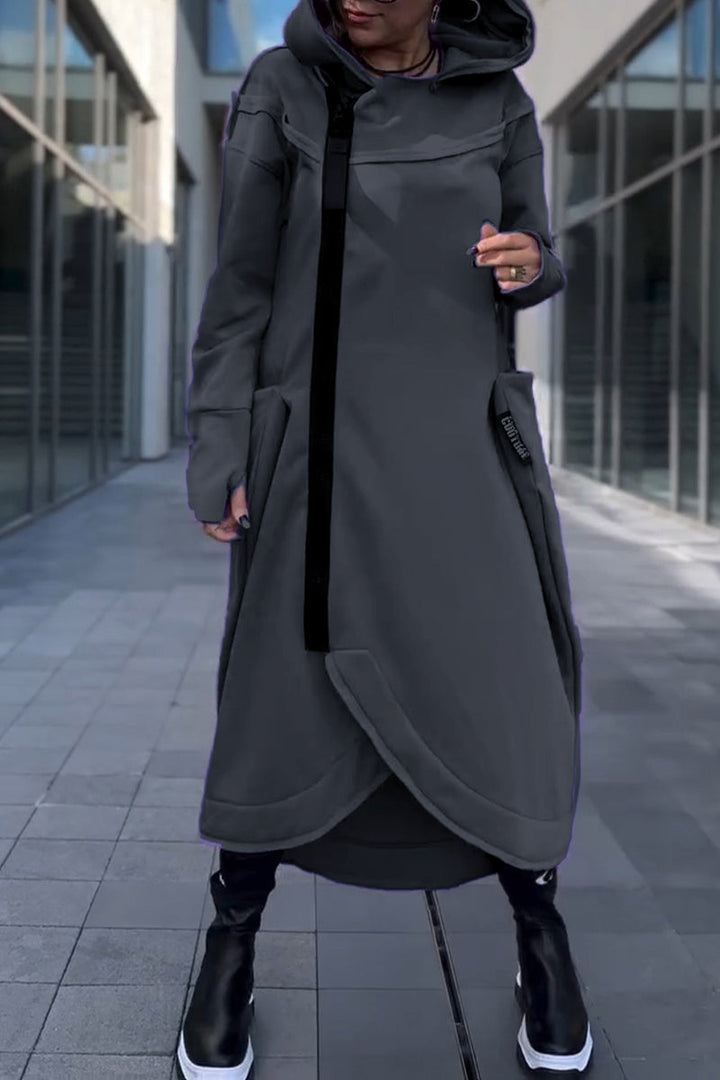 Theresa | Kapuzenkleid mit langen Ärmeln & asymmetrischem Saum