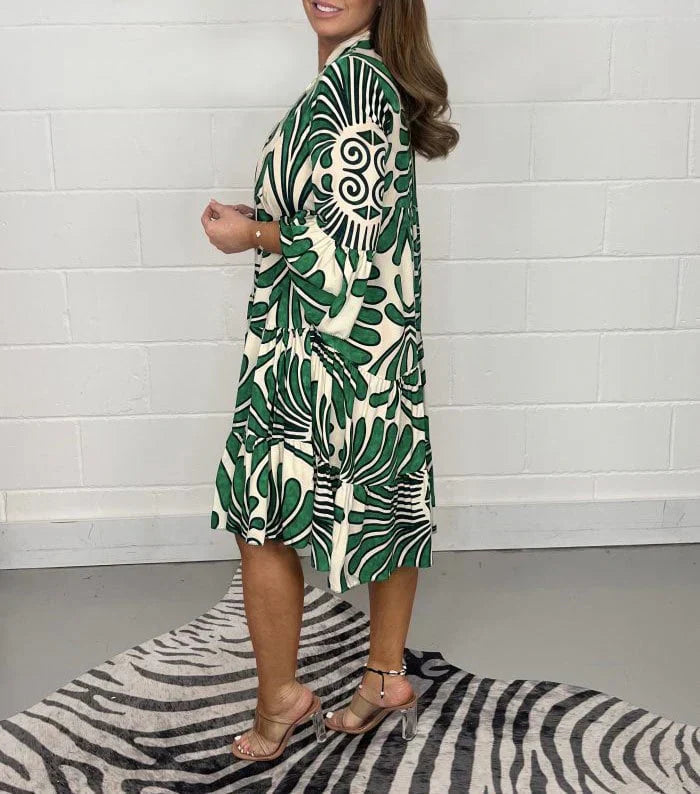 Fenella | Feminines Kleid mit V-Ausschnitt und modernem Print