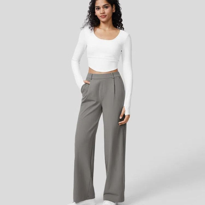 Bundfaltenhose mit hoher Taille, geradem Bein und eleganten Seitentaschen