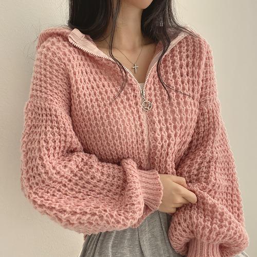 Kurze Kapuzenjacke mit Reverskragen aus dickem, gemütlichem Strick