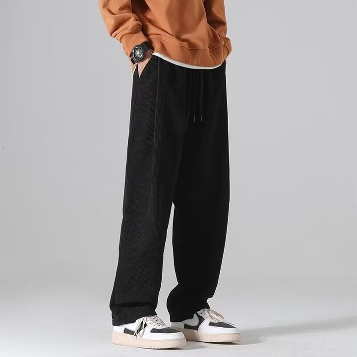 Jan | Retro-Sporthose für den Alltag im Herbst