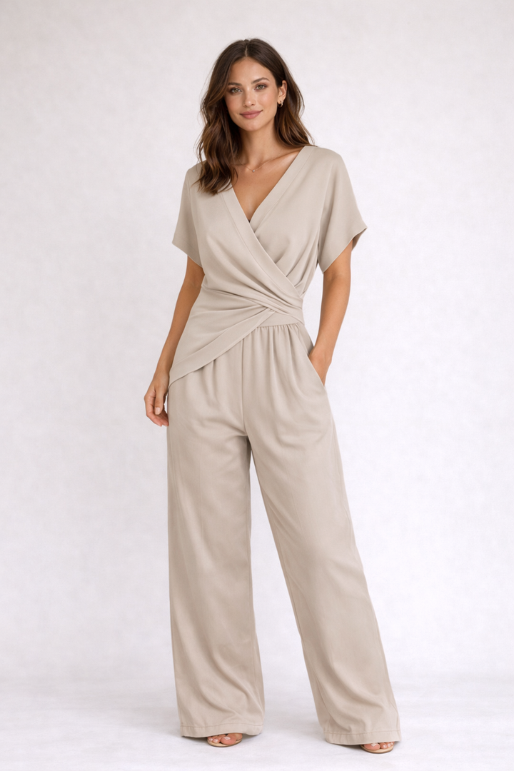 Alina | Sommerlicher Jumpsuit mit Wickel-Design