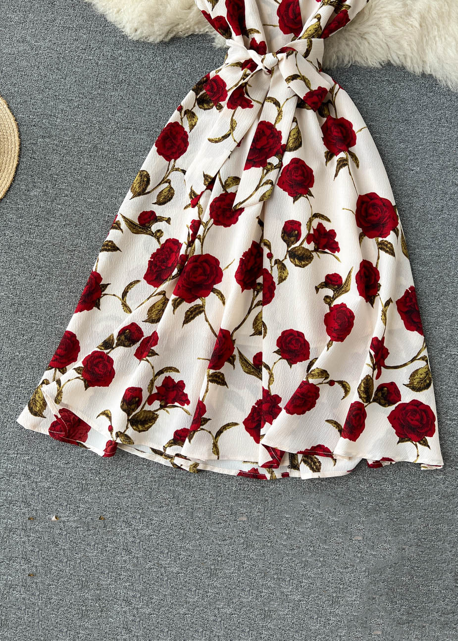 Apricotfarbenes Chiffonkleid ohne Ärmel