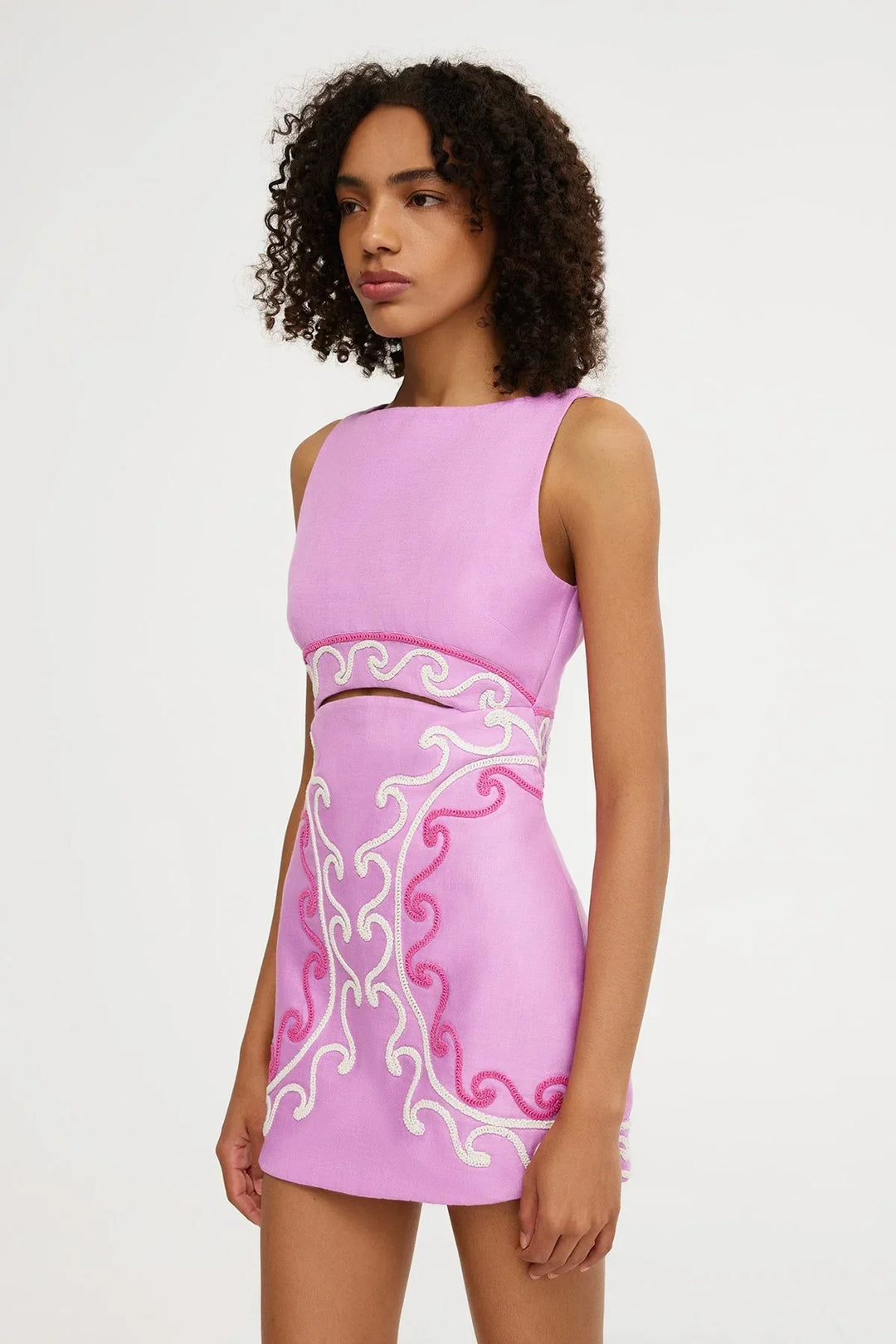 Nara | Feminines Minikleid mit schlichtem Schnitt