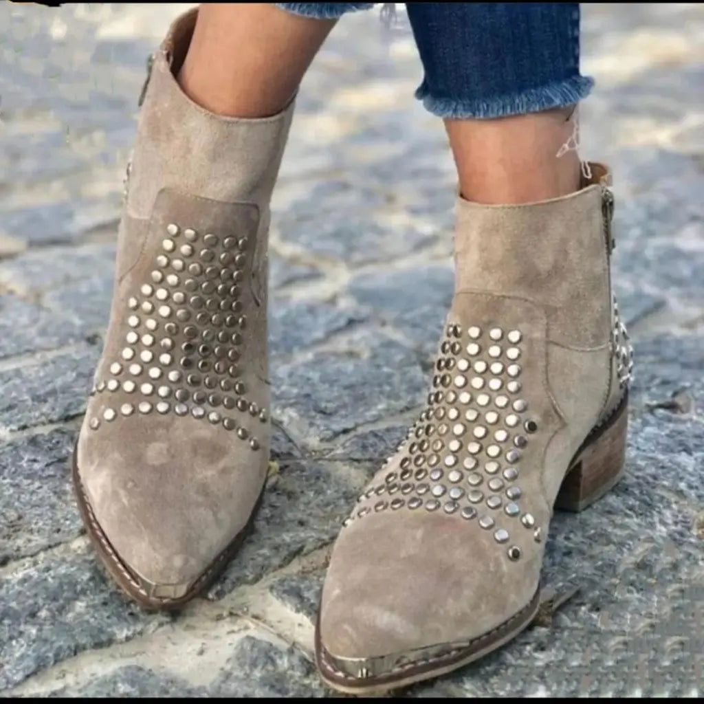 Ella | Modische Stiefeletten Damen Nieten hochwertig