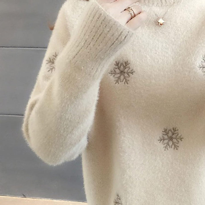 Alina | Damen Strickkleid modern mit Stickerei & langen Ärmeln