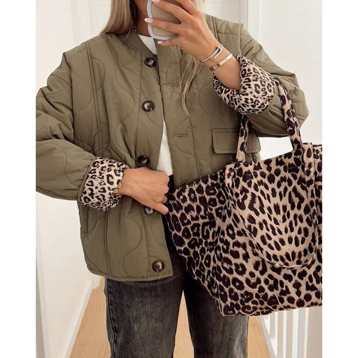 Damenjacke mit Leopardenfutter und Kapuze