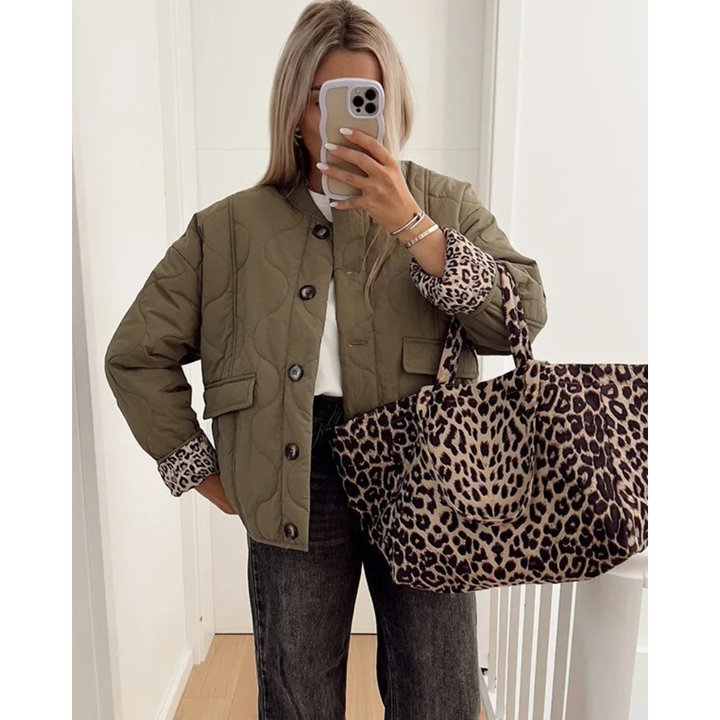 Damenjacke mit Leopardenfutter und Kapuze