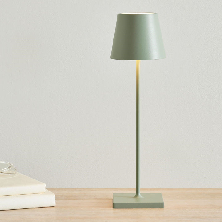 Verstellbare hohe Tischlampe für stilvolle Beleuchtung