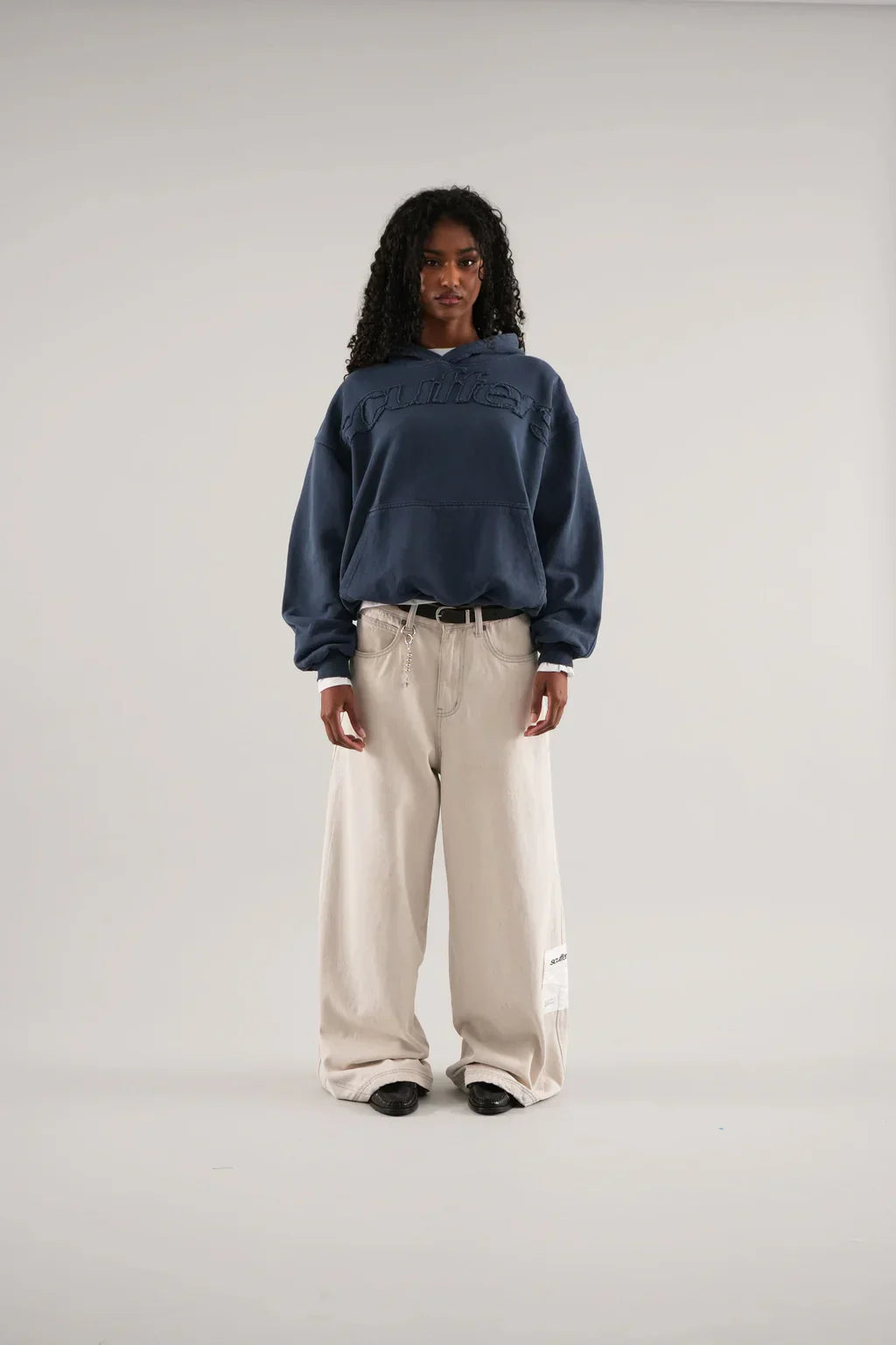 Leonie | Moderner Raw Worldwide Hoodie für Damen