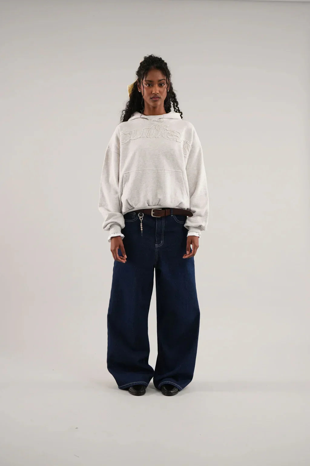 Leonie | Moderner Raw Worldwide Hoodie für Damen