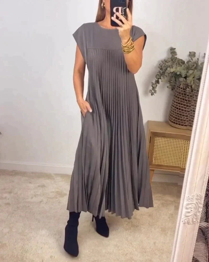 FERN Ärmelloses Faltenkleid für sommerliche Eleganz und Leichtigkeit