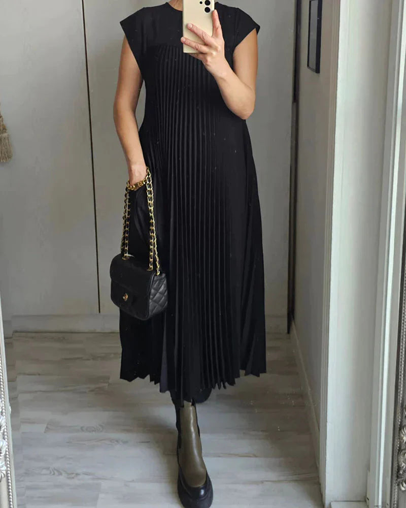 FERN Ärmelloses Faltenkleid für sommerliche Eleganz und Leichtigkeit