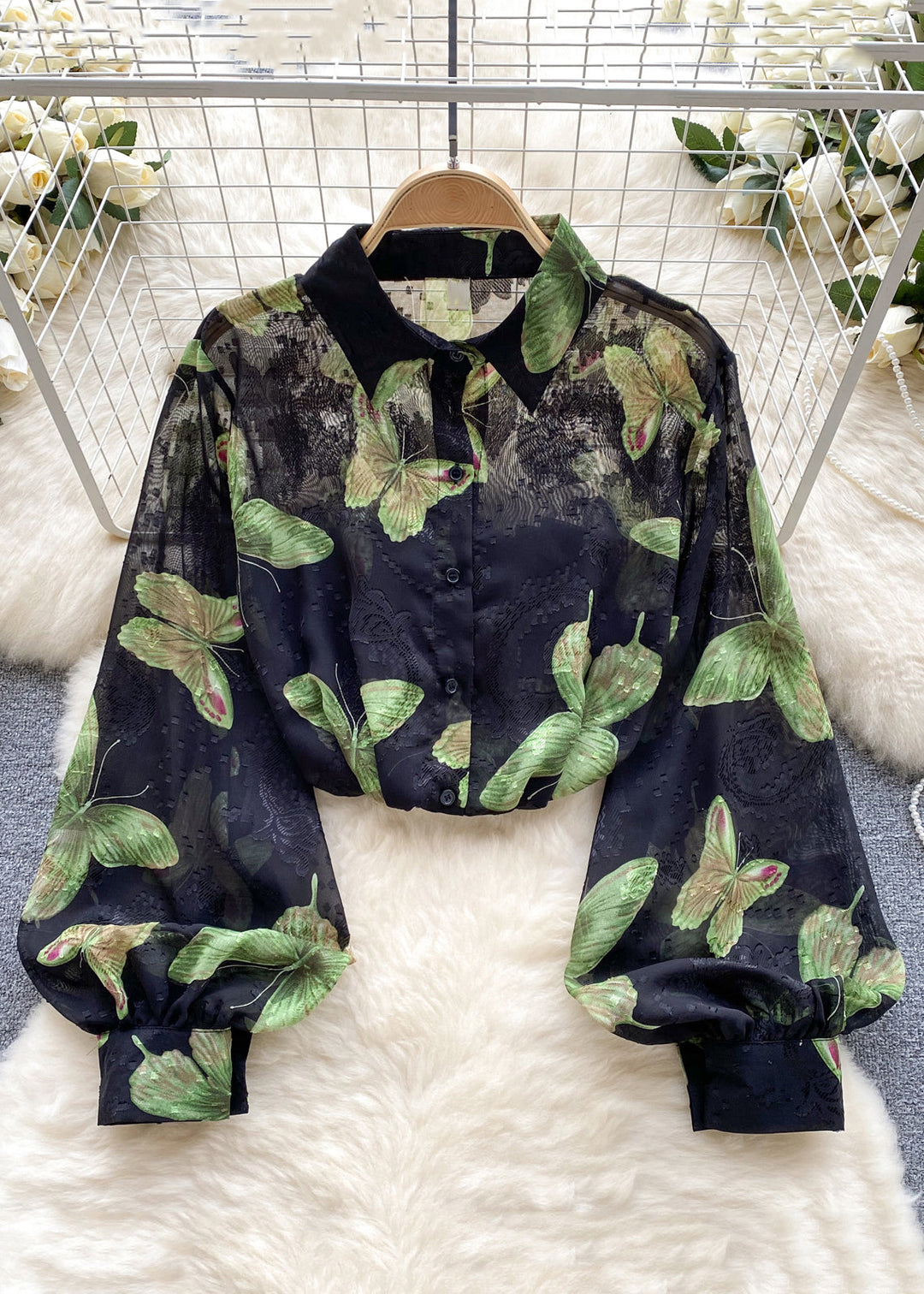French Green | Chiffon-Hemd mit Blumenknöpfen