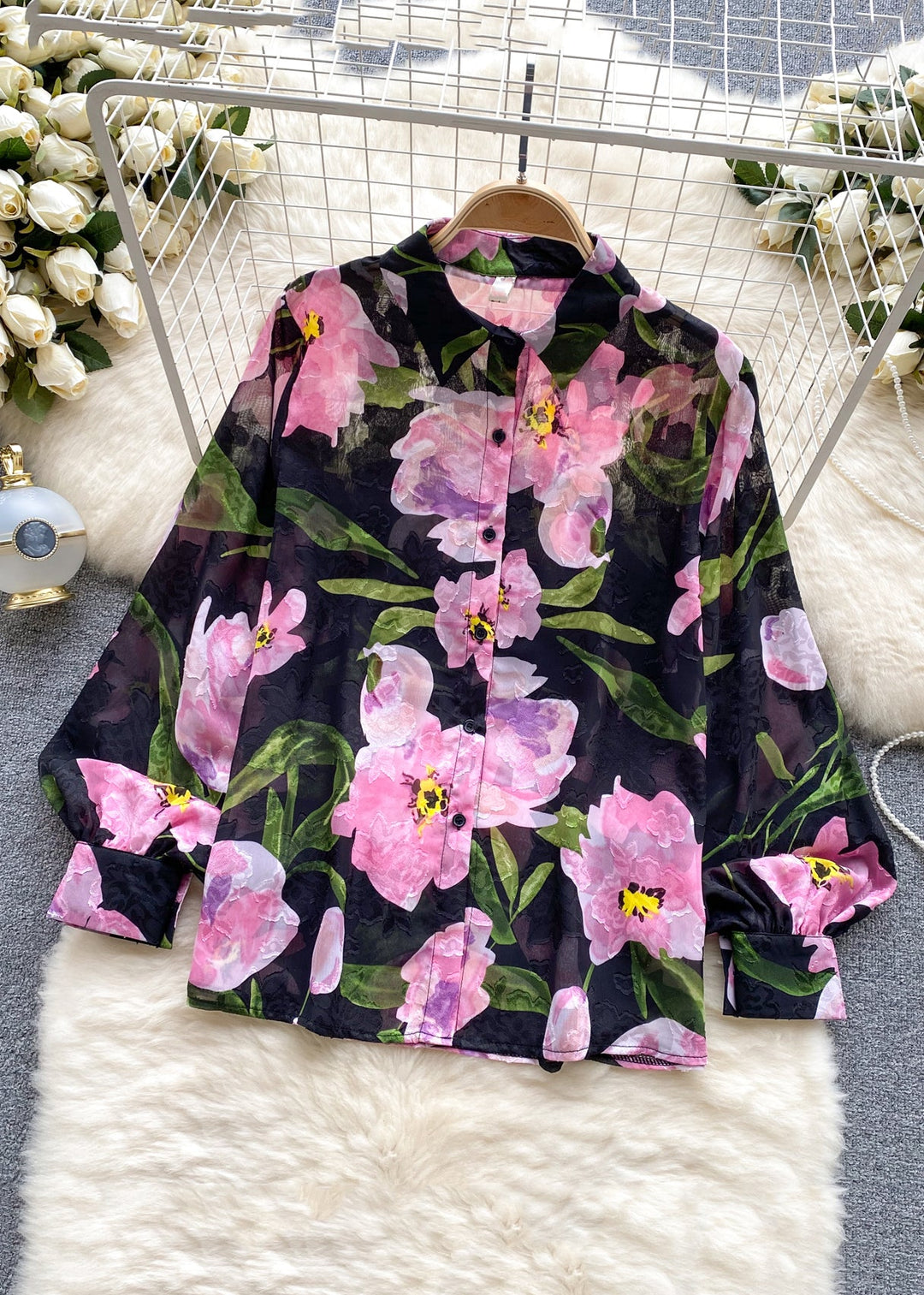 French Green | Chiffon-Hemd mit Blumenknöpfen