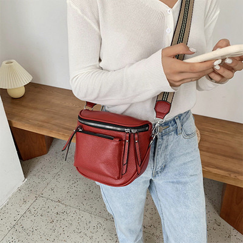 Mona Handliche Schultertasche für Alltag und Städtereisen