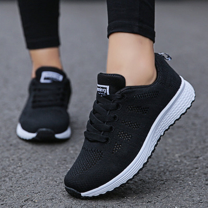 Cindy | Freizeitschuhe für Frauen mit leichter Sohle und Stoffeinsatz