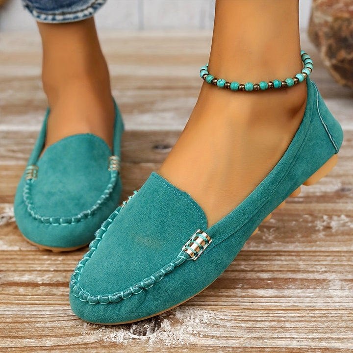 Elegante Wildleder-Loafers mit funkelndem Detail