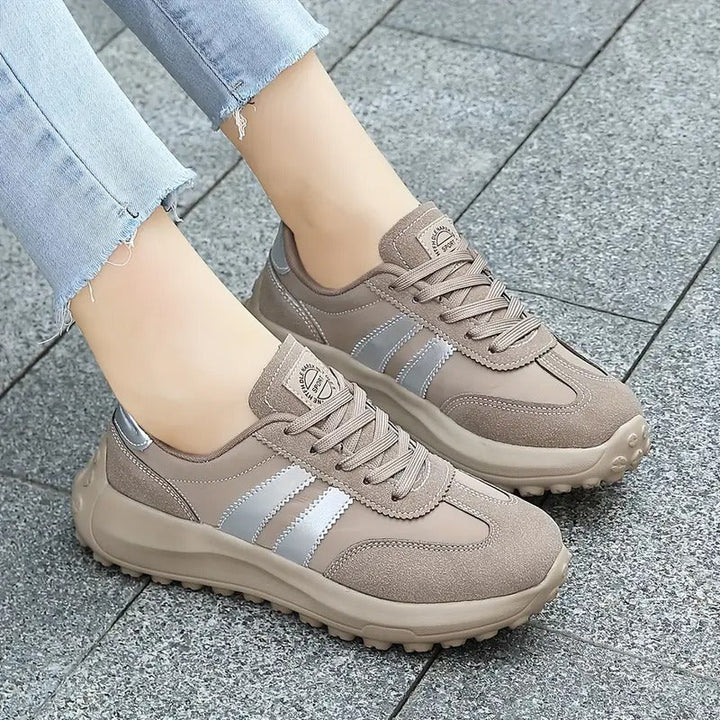 Julia | Klassische Damen-Sneaker mit modischem Akzent