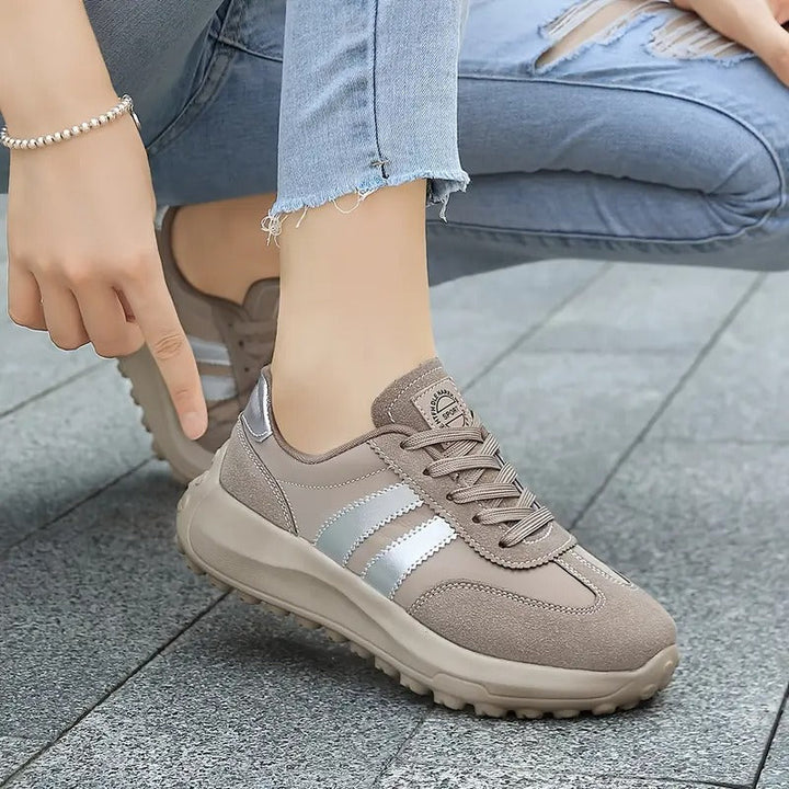 Julia | Klassische Damen-Sneaker mit modischem Akzent