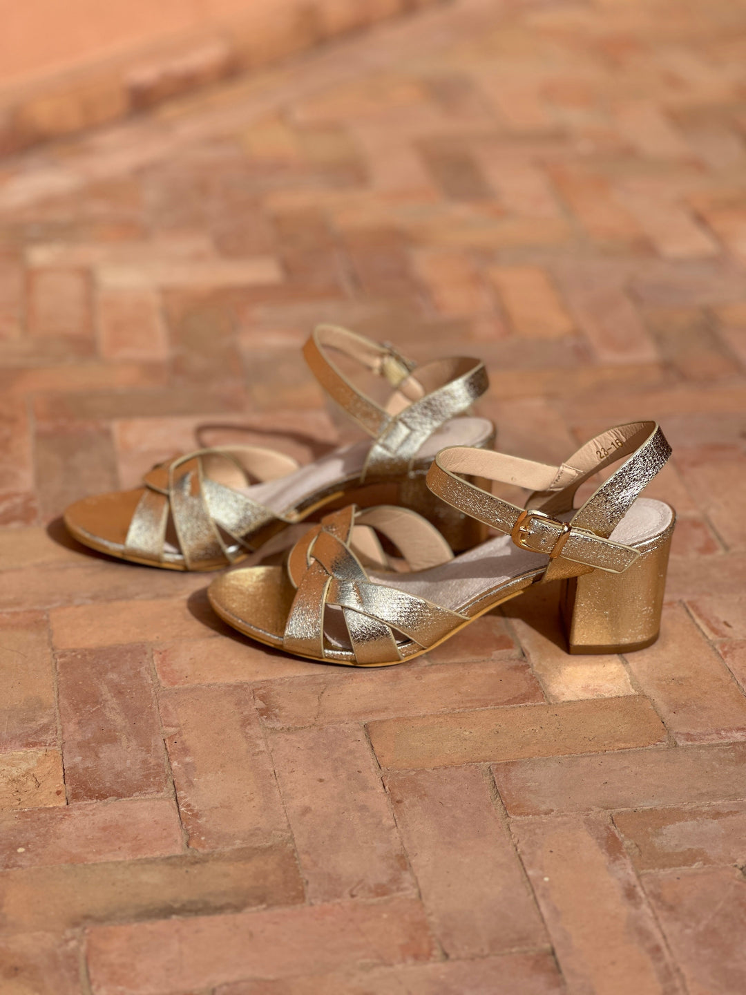 Anubis | Komfortable Sandalen mit breitem Riemen