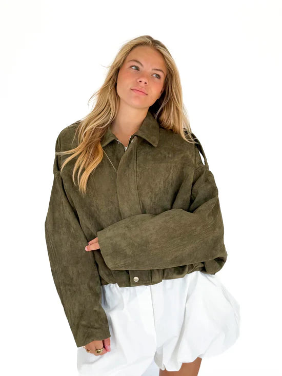 Melina | Schicke Wildlederjacke mit Knopfleiste